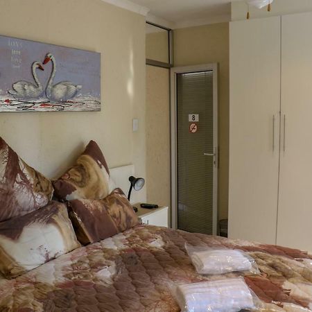 Rock Art Guesthouse วิตแบงก์ ภายนอก รูปภาพ