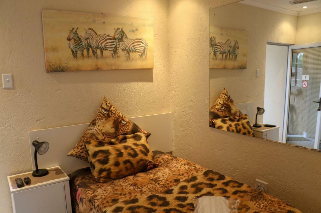 Rock Art Guesthouse วิตแบงก์ ภายนอก รูปภาพ