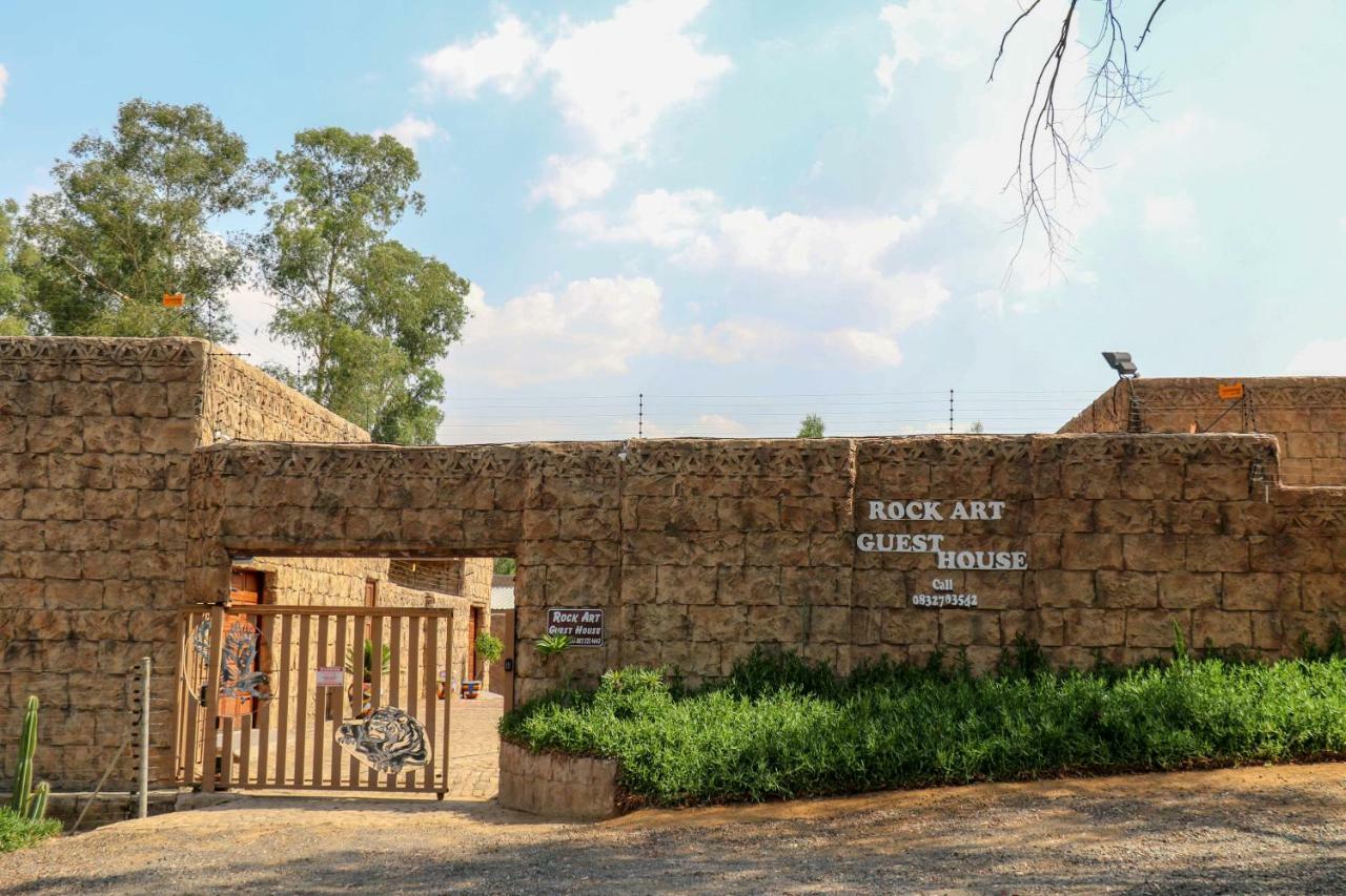 Rock Art Guesthouse วิตแบงก์ ภายนอก รูปภาพ